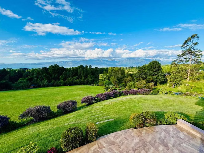CASA DE LUJO CON VISTA AL LAGO EN VENTA EN PUCÓN (161027)
