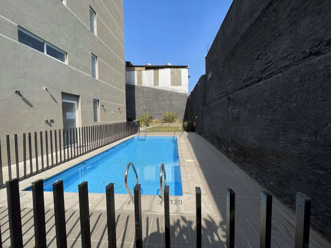 Studio en Venta, confortable, buena conectividad, cercano a Municipalidad de San Miguel y Hospitales Barros Luco y Exequiel Cortés