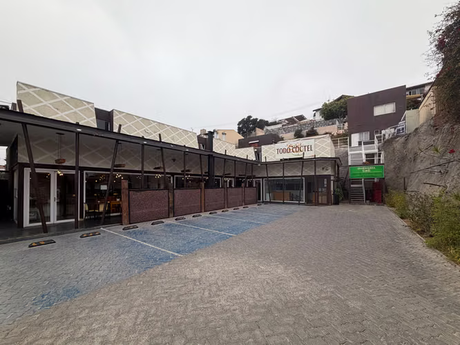 STRIP CENTER EN VENTA EN AVENIDA JUAN CISTERNAS. LA SERENA.