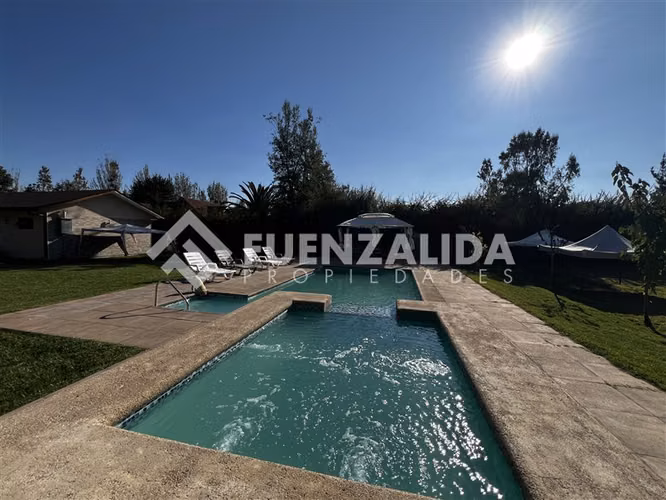 Casa en venta de 3 dorm. en Calera de Tango