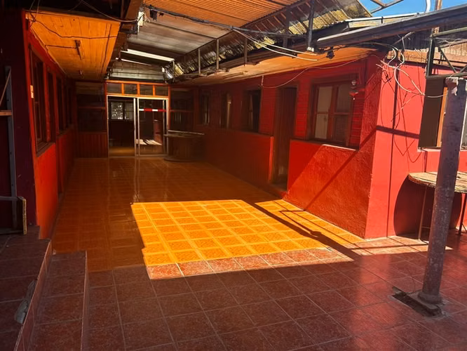 VENTA CASA 427/ 300 CONST 2 CASAS 7 D/ 2B INDEPENDIENTES