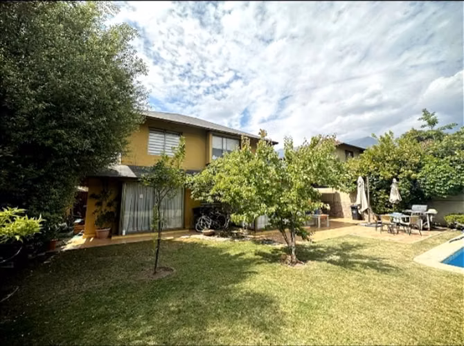 Casa en venta de 5 dorm. en Peñalolén