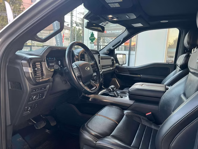 FORD F-150 PLATINIUM