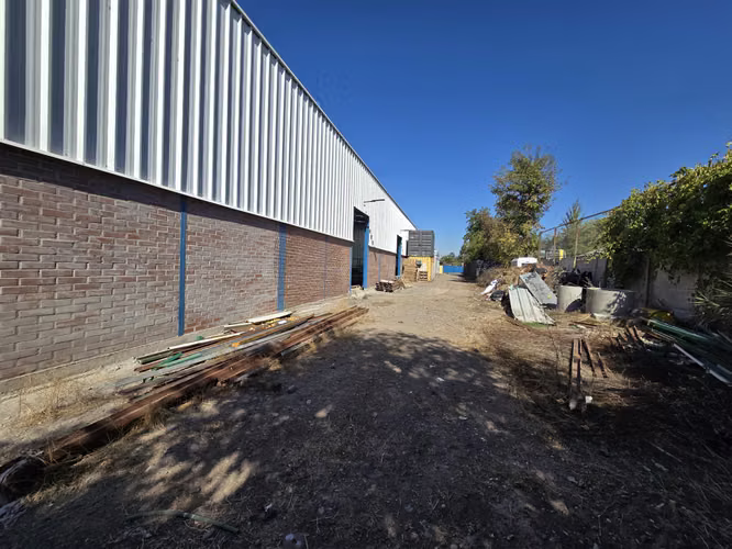 PEÑAFLOR: PROPIEDAD INDUSTRIAL 5.800 M2, A 200 MTS AUTOPISTA DEL SOL