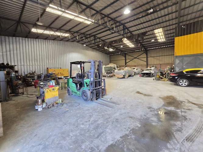 PEÑAFLOR: PROPIEDAD INDUSTRIAL 5.800 M2, A 200 MTS AUTOPISTA DEL SOL