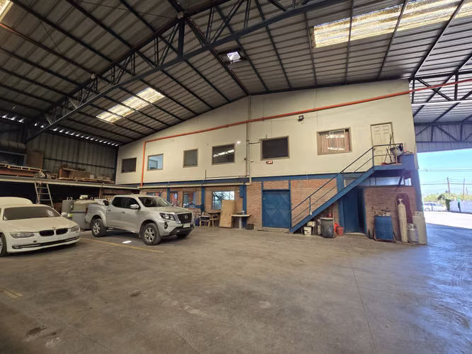 PEÑAFLOR: PROPIEDAD INDUSTRIAL 5.800 M2, A 200 MTS AUTOPISTA DEL SOL