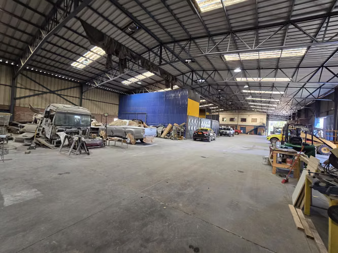 PEÑAFLOR: PROPIEDAD INDUSTRIAL 5.800 M2, A 200 MTS AUTOPISTA DEL SOL