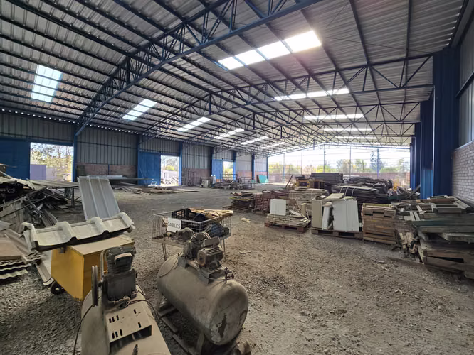 PEÑAFLOR: PROPIEDAD INDUSTRIAL 5.800 M2, A 200 MTS AUTOPISTA DEL SOL