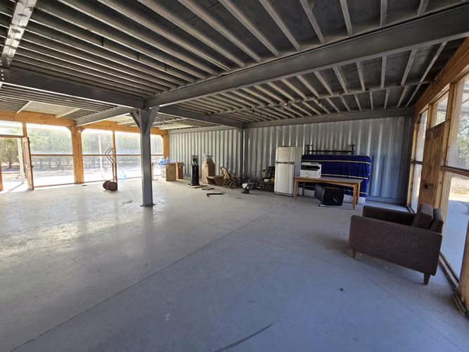 CALERA DE TAGO: PROPIEDAD 5.000 M2, CON PATIO ASFALTADO, 300 M2 OFIC. Y CASA CUIDADOR