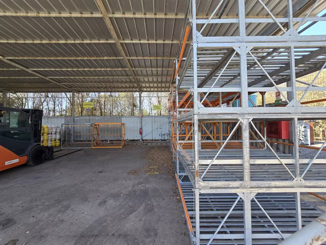 CALERA DE TAGO: PROPIEDAD 5.000 M2, CON PATIO ASFALTADO, 300 M2 OFIC. Y CASA CUIDADOR
