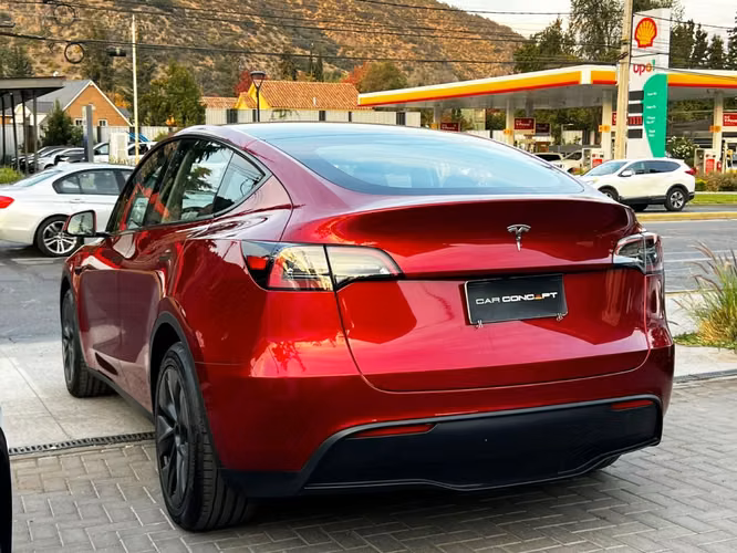 TESLA MODEL Y STANDART RANGE  2025