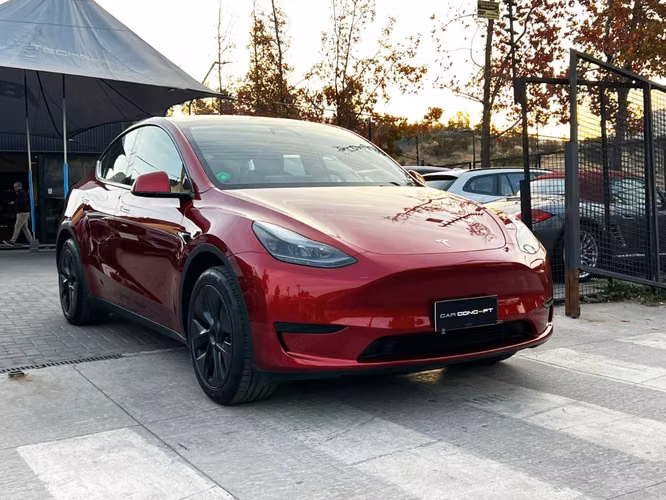 TESLA MODEL Y STANDART RANGE  2025