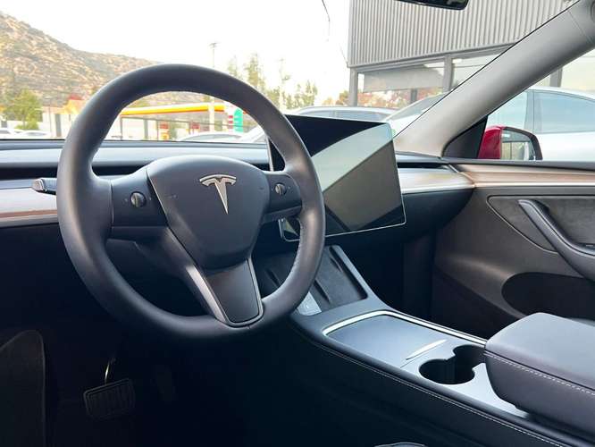 TESLA MODEL Y STANDART RANGE  2025 - Imagen 8