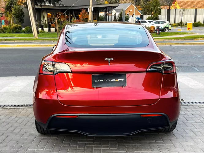 TESLA MODEL Y STANDART RANGE  2025