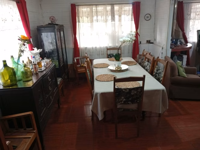 VENDO AMPLIA PROPIEDAD CON AMPLIO TERRENO