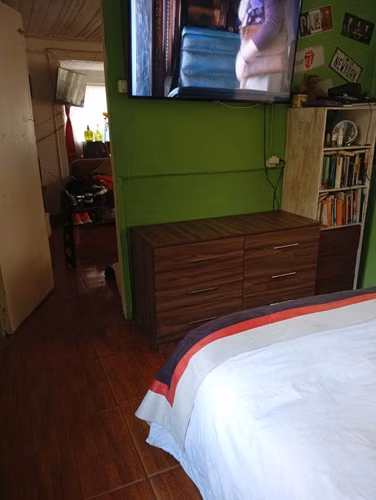 VENDO AMPLIA PROPIEDAD CON AMPLIO TERRENO
