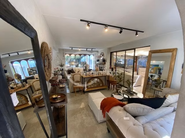 Local Comercial en arriendo en Lo Barnechea
