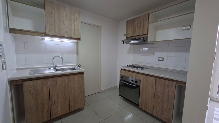 HOME ESTUDIO INCLUIDA BODEGA A PASOS DEL METRO SANTA ANA
