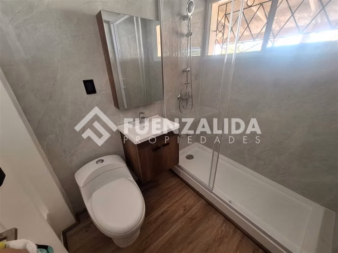 Casa en arriendo de 2 dorm. 1 Baño Centro de Peñaflor .