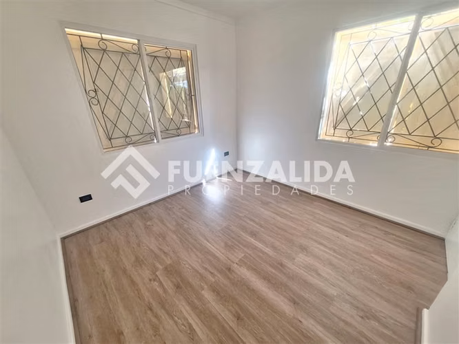 Casa en arriendo de 2 dorm. 1 Baño Centro de Peñaflor .
