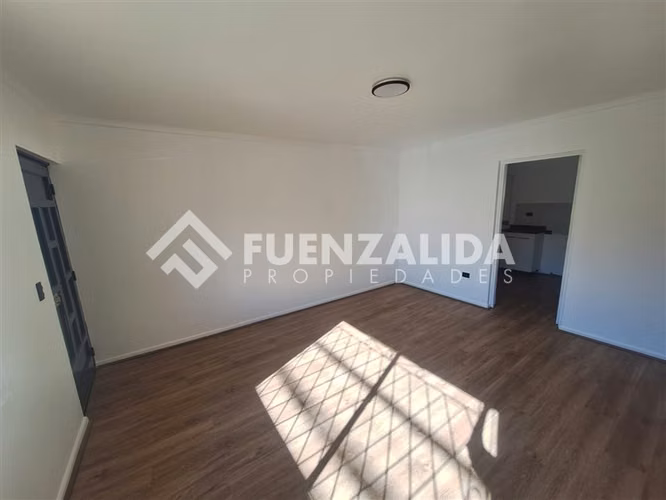Casa en arriendo de 2 dorm. 1 Baño Centro de Peñaflor .