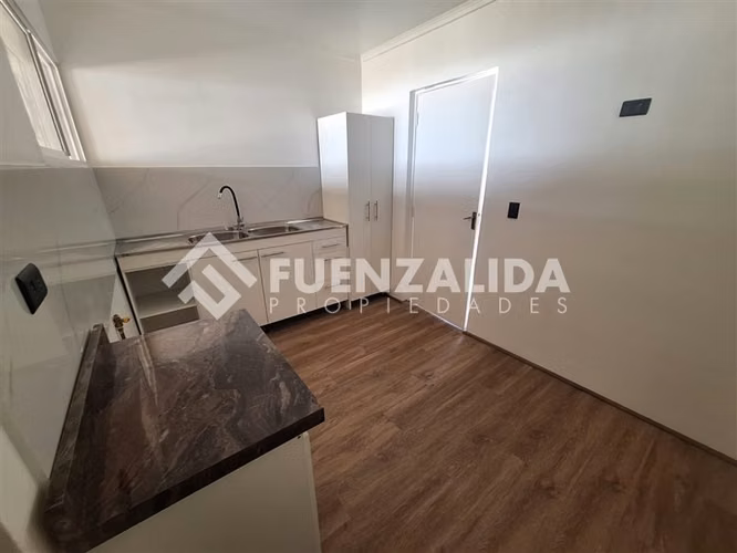 Casa en arriendo de 2 dorm. 1 Baño Centro de Peñaflor .