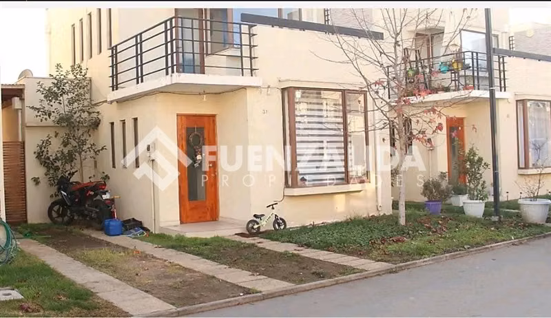 Casa en venta 3 dorm 3 baño Peñaflor Condominio Las Flores 1
