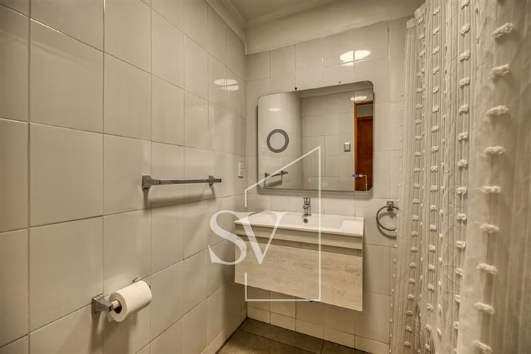 Espectacular casa muy espaciosa, remodelada el año 2023 - Imagen 12