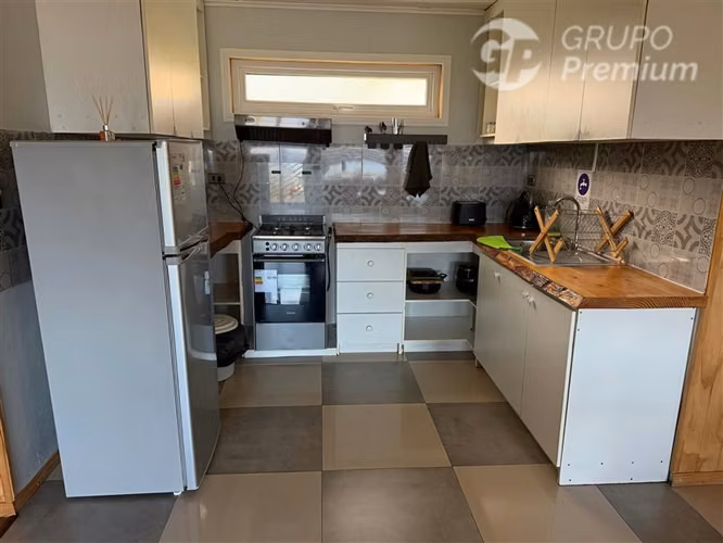 Venta Terreno 985m2 + 3 casas vista al mar en Cisnes. Dueño