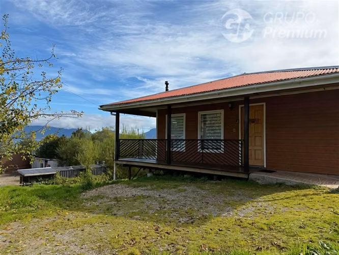 Venta Terreno 985m2 + 3 casas vista al mar en Cisnes. Dueño