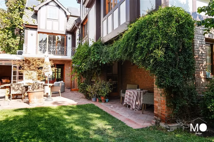 Gran Casa Estilo Tudor Remodela en Providencia