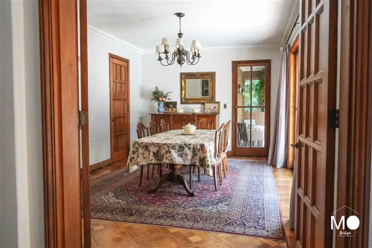 Gran Casa Estilo Tudor Remodela en Providencia - Imagen 5
