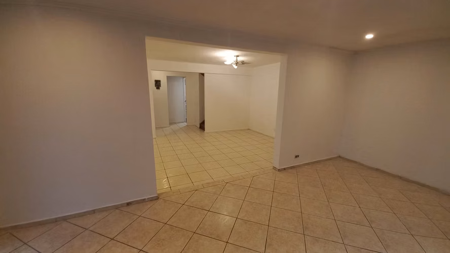 Arriendo Casa Esquina De 5 Dormitorios, Piscina Y Quincho - Imagen 3