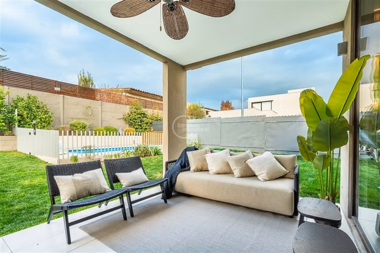 Casa en venta 4D/4B/3E Chicureo Colegio San Anselmo