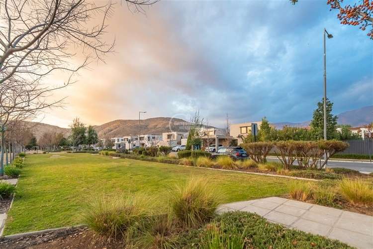 Casa en venta 4D/4B/3E Chicureo Colegio San Anselmo - Imagen 27
