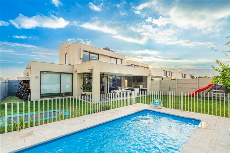 Casa en venta 4D/4B/3E Chicureo Colegio San Anselmo