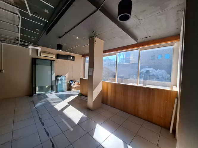 ARRIENDO LOCAL 97 MTS2 TOTALES ALTA AFLUENCIA PEATONAL - Imagen 6