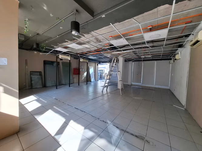 ARRIENDO LOCAL 97 MTS2 TOTALES ALTA AFLUENCIA PEATONAL - Imagen 4