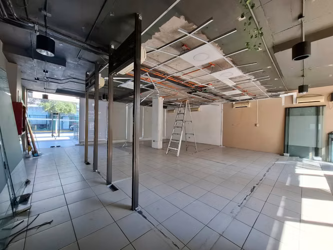 ARRIENDO LOCAL 97 MTS2 TOTALES ALTA AFLUENCIA PEATONAL - Imagen 5