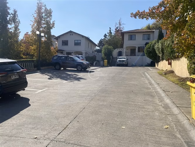 Casa en venta, condominio,4 dormitorios, Huinganal bajo.