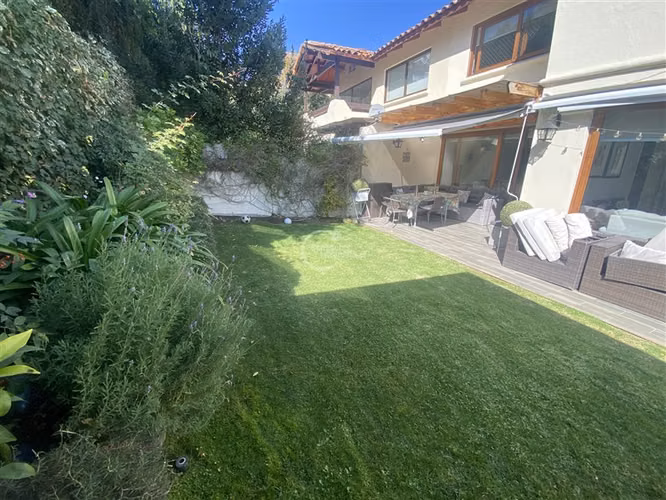 Casa en venta, condominio,4 dormitorios, Huinganal bajo.