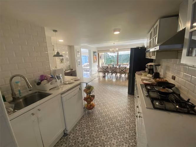 Casa en venta, condominio,4 dormitorios, Huinganal bajo.