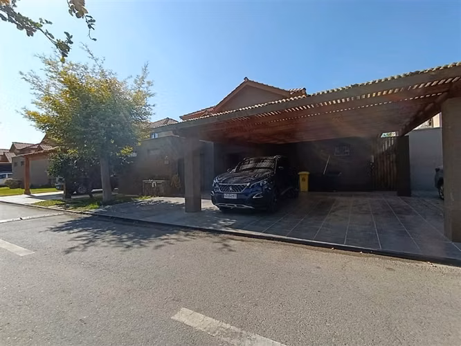3 Dormitorios mas servicio, Piscina en Condominio El Remanso - Imagen 2