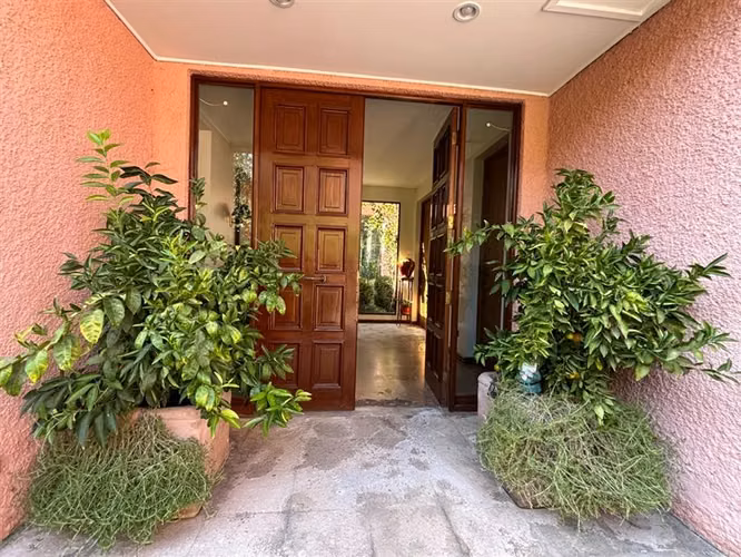 Casa en venta de 5 dorm. en Lo Barnechea