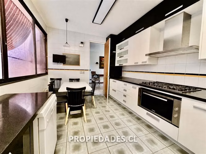 Casa en venta de 5 dorm. en Lo Barnechea