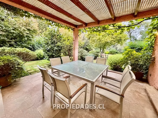 Casa en venta de 5 dorm. en Lo Barnechea