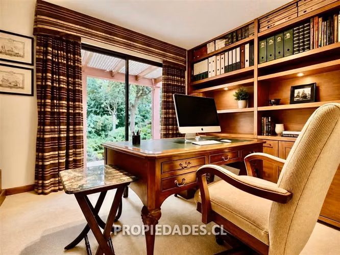 Casa en venta de 5 dorm. en Lo Barnechea