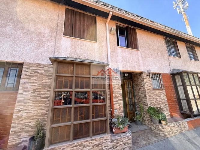 Casa 3 pisos 86/108 Los Olmos/Macul 3D 3B Mansarda Patio Est