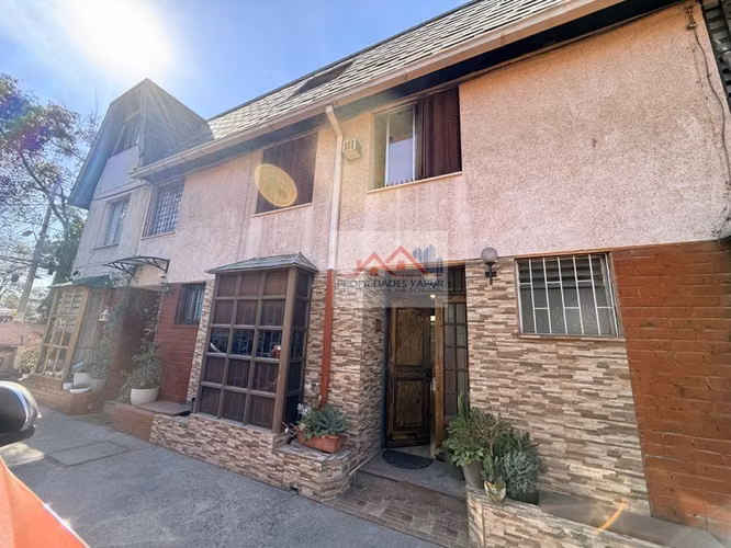 Casa 3 pisos 86/108 Los Olmos/Macul 3D 3B Mansarda Patio Est