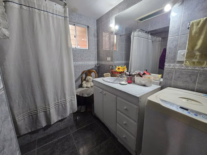CASA SÓLIDA DE 5 DORMITORIOS PARA REMODELAR LAS CONDES - Imagen 6